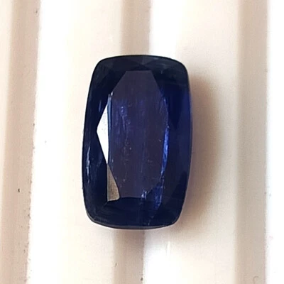 Cojín de cianita azul oscuro natural de 2,25 quilates corte piedra facetada sin tratar 10x6 mm Foto 1 de 4