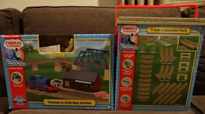 Thomas & Friends Trackmaster Thomas At Elsbridge Station + 34pc Expansion Pack - Image 1 of 4