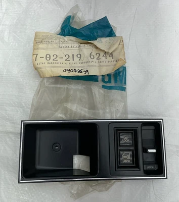 Nuevo de Lote Antiguo GM 1985-1988 Cadillac Lado del Pasajero Cerradura Puerta Eléctrica Manija Panel Bisel Borde Foto 1 de 4