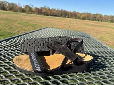 NAOT Chloe EE. UU. 11/UE 42 Met Negro Eslinga Correa Trasera Punta Abierta Sandalias Mujer Corcho Foto 1 de 4