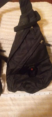 Victorinox Sling Bag Black 2 Zippers Adjustable Strap Compartments Excellent - Image 1 of 4
