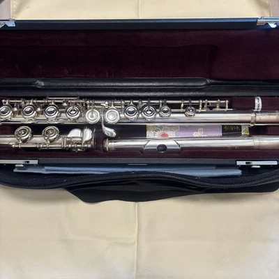 YAMAHA YFL-412 Querflöte massiv silber Korpus gebraucht mit Hartschalenkoffer - Bild 1 von 4