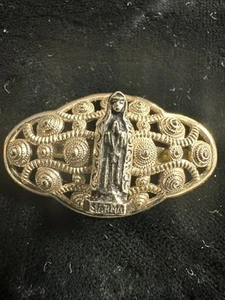 Antico 1917? Spilla spilla vintage tono oro filigrana ornata Fatima Vergine Maria medaglia - Foto 1 di 6