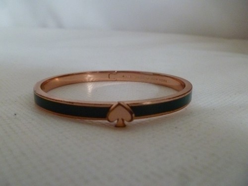 Bracciale Kate Spade Braccialetto Colore Oro e Verde Scuro Con Logo Vanga Nuovo