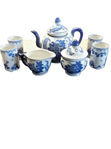 7 teiliges Porzellan Teekanne Set - Zucker, Sahne, 4 Tassen blau weiß Porzellan - Bild 1 von 8