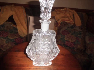Pressed glass wine, liquor Decanter 24% lead glass with stopper - Picture 1 of 10