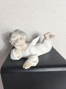 Lladro Angel Querubín Laying Down Thinking #4541 Acabado Mate 2.75" T X 5.25" W - Imagen 1 de 8