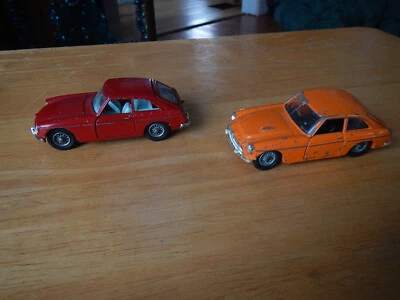 Vintage Corgi naranja MGC GT y rojo MGB GT Foto 1 de 4