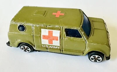 "Furgoneta Ford del Ejército de Estados Unidos de acción militar de 1980 1/64 verde ambulancia médica juguete de 3"" de longitud" Foto 1 de 4