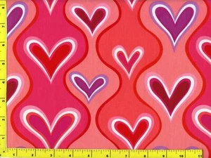 Wavy Hearts on Red Fat Quarter CVARED09510 - Bild 1 von 1