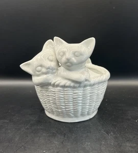 Kätzchen im weißen Porzellankorb Schmuckschale Schale Katze Figur - Bild 1 von 9