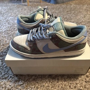 FN4193-100 Crenshaw Skate Club Nike SB Dunk Low PRO QS Light BlueCedar Men's 12 - Picture 1 of 10