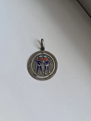 UnoAerre Italia 925 Esquiadores Con Coronas Colgante Mod. Der. Foto 1 de 4