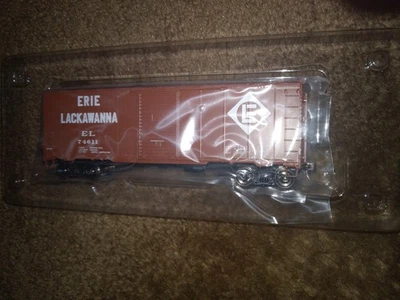 HO InterMountain 10'6" Mod. 1937 AAR Boxcar Erie Lackawanna. Less 1/2 Current $. - Image 1 of 3