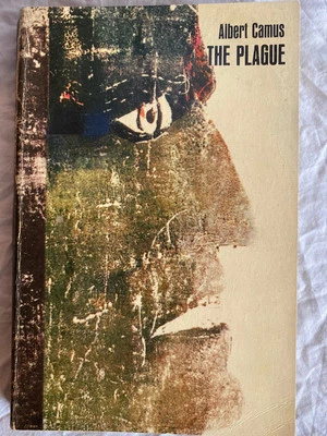 The Plague By Albert Camus 1962 Paperback 1st Edition  Foto 1 de 4