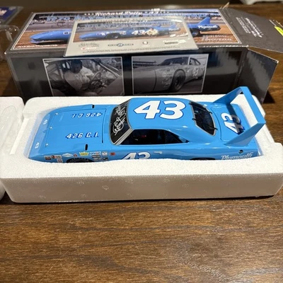 Richard Petty 1970 Autographed Plymouth Super bird 1/24 University Of Racing - Image 1 of 4