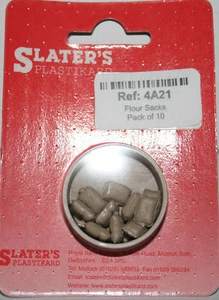Slaters 4A21 - 10 x Model Flour Sacks 00 Gauge Un Painted Plastic - 1st Post - Foto 1 di 4