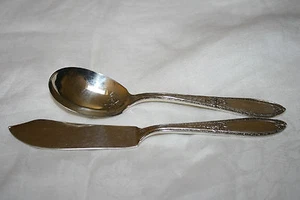 WM ROGERS & SON PLATO PLATA "DEBUTANTE" CUCHARA AZÚCAR Y CUCHILLO MANTEQUILLA - Imagen 1 de 3