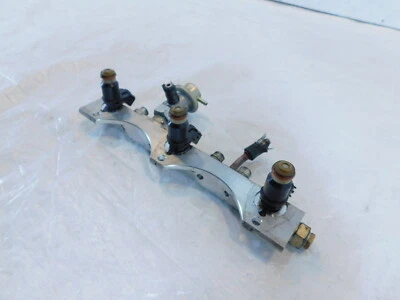 Riel inyector izquierdo Honda GL1800 Goldwing con inyectores de combustible y regulador de presión Foto 1 de 4