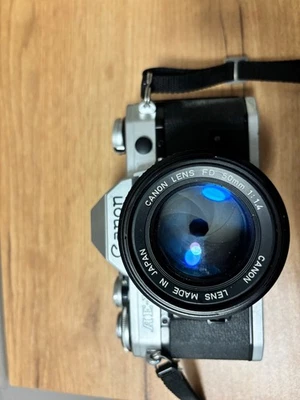 Cámara fotográfica Canon AE-1 SLR - negra Foto 1 de 4