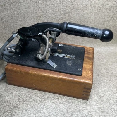 Franklin Signet Embosser Book Binding Gold Foil Heat Press W/ Diecast Letters #s - Image 1 of 4