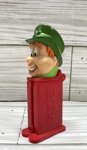 De colección Mini Pez 2001 Lucky Charms Leprechaun Rojo Dispensador Base Pie - A5 - Imagen 1 de 6