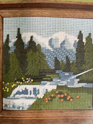 Kit de punta de aguja sampler de puntada Mountain Waterfall vintage JIffy nuevo en paquete 5x5 Foto 1 de 4