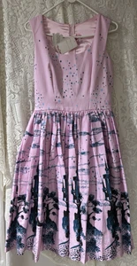 Vestido Pinup Couture Rosa con Castillos - Talla Grande Nuevo Con Etiquetas - Imagen 1 de 6