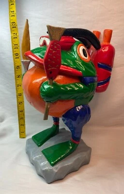 Estatua de rana de buceo con lanza de 13 y 1/4" de alto hecha de resina? Ver fotos e información Foto 1 de 4