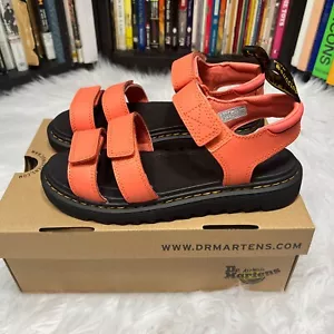 DR MARTENS KLAIRE ATHENA CINTURINO IN PELLE SANDALI BAMBINI CORALLO GIOVENTÙ 30697695 - Foto 1 di 7