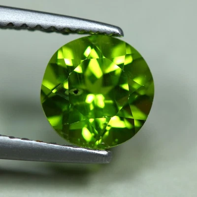 1.61 Cts_Great Loose Gemstone_100 % Natural Unheated Green Peridot_Pakistan - Image 1 of 3
