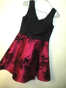 Tanzkleid Damen Gr. L schwarz & rot Satin voller Rock gefüttert bestickt Blumen - Bild 1 von 7