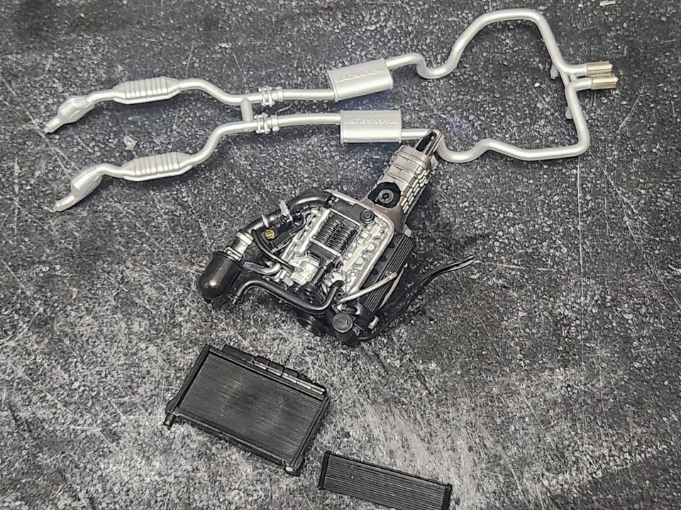 1/18 Supercharged Mustang ENGINE/TRANSMISSION-PARTS-READ DESCRIPTION! - Image 1 of 4