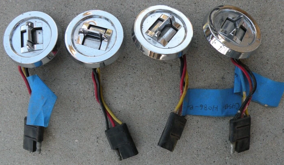 1 INTERRUPTOR DE VENTANA ELÉCTRICA TRASERA FORD THUNDERBIRD CROMO DERECHA O IZQUIERDA 1964-1966 OEM Foto 1 de 4