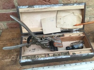 Vintage hand held Perforating Machine Arnold London - Boxed with Stamps: - Picture 1 of 3