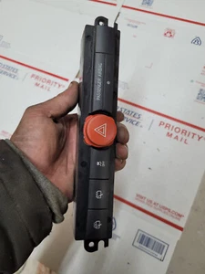 08-10 Saturn Vue Dash Hazard Rear Wiper Traction Control Switch Panel 25874290 - Picture 1 of 3