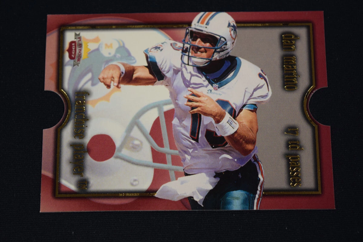 Dan Marino 1997 Score Board Playbook Franchise Player #FP15 Die-Cut Insert