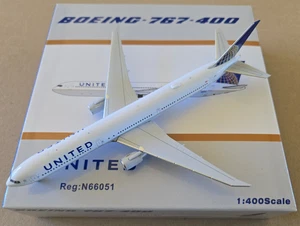 Modelo Panda 1:400 Boeing 767-400 United Airlines post-fusión N66051 - Imagen 1 de 4