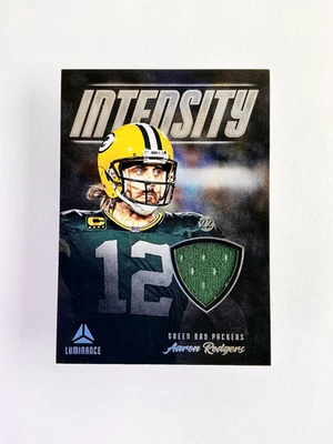 Camiseta deportiva 2022 Panini Luminance Intensity Patch Aaron Rodgers #INT-ARQ Foto 1 de 2