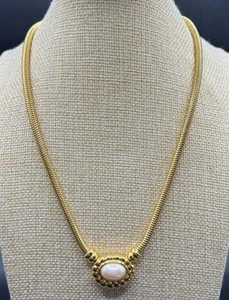 Collana Joan Rivers RARA con ciondolo di perle tono oro vintage catena serpente 17” anni 80 - Foto 1 di 13