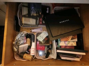 7-10 Piece Makeup variety box - Picture 1 of 2
