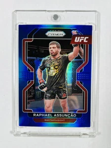 2022 Prizm UFC Raphael Assuncao Bantamweight Blue Prizm Parallel /199 SP - Bild 1 von 2