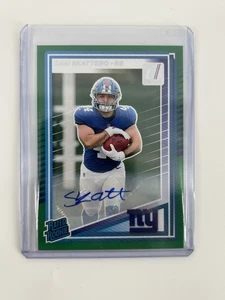 2025 Donruss Cam Skattebo #302 Verde Classificato Rookie Auto RC Giants - Foto 1 di 3