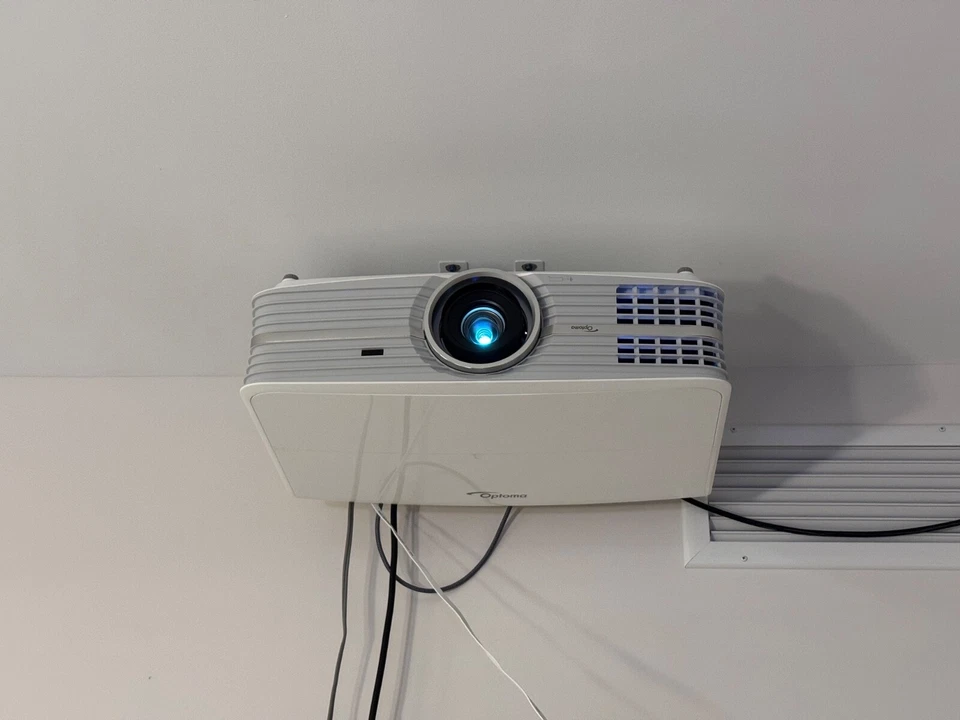 Optoma UHD60 True 4K UHD Projector, Bright 3000 Lumens - Image 1 of 2