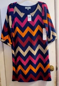 Almost Famous blau Chevron Druck gefüttertes Minikleid/Tunika Top; Größe M; 3/4 Ärmel Neu mit Etikett - Bild 1 von 12