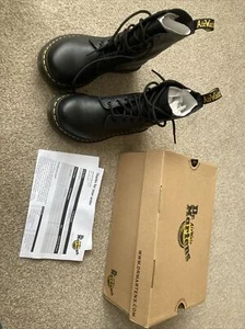Dr. Martens 1460 Pascal Damen-Lederstiefeletten – schwarz - Bild 1 von 7