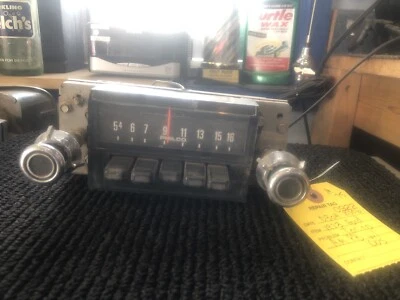 Ford Torino AM 1973 radio pulsador con perillas Foto 1 de 4