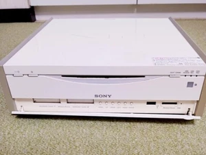 Consola JUNK Sony PSX DESR-5500 Blanca Con Mando y Mando a Distancia Sin Caja PSX - Imagen 1 de 11