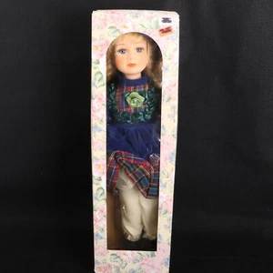 Bambola di porcellana Artmark Chicago 1996 16" 83596 a quadri - Foto 1 di 6