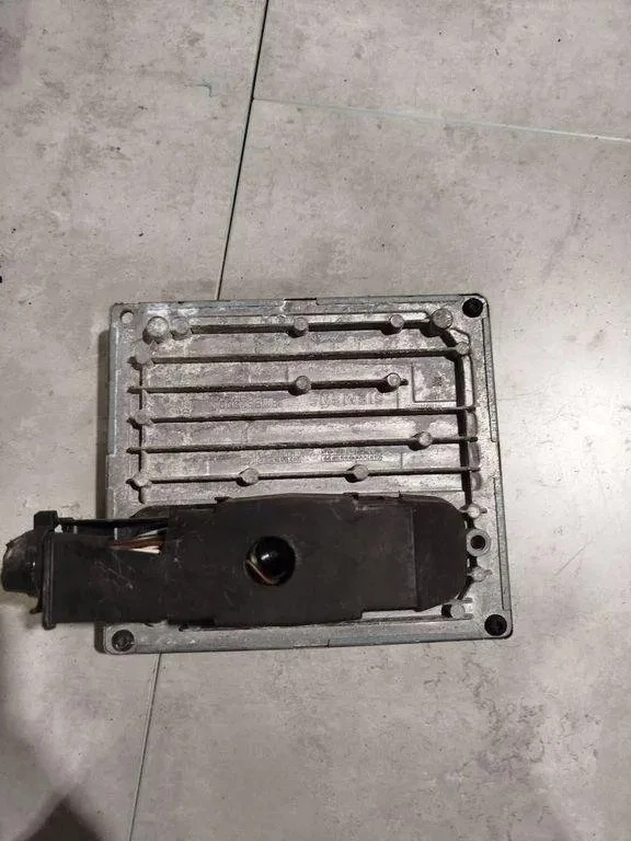 Centralina motore FORD FOCUS II Turnier DA 5M51-12A650-FG 32005765 - Immagine 1 di 1